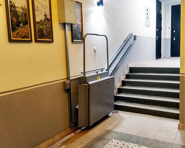 Lift with inclined movement "PP 2050" for disabled people and other low-mobility groups of the population.
